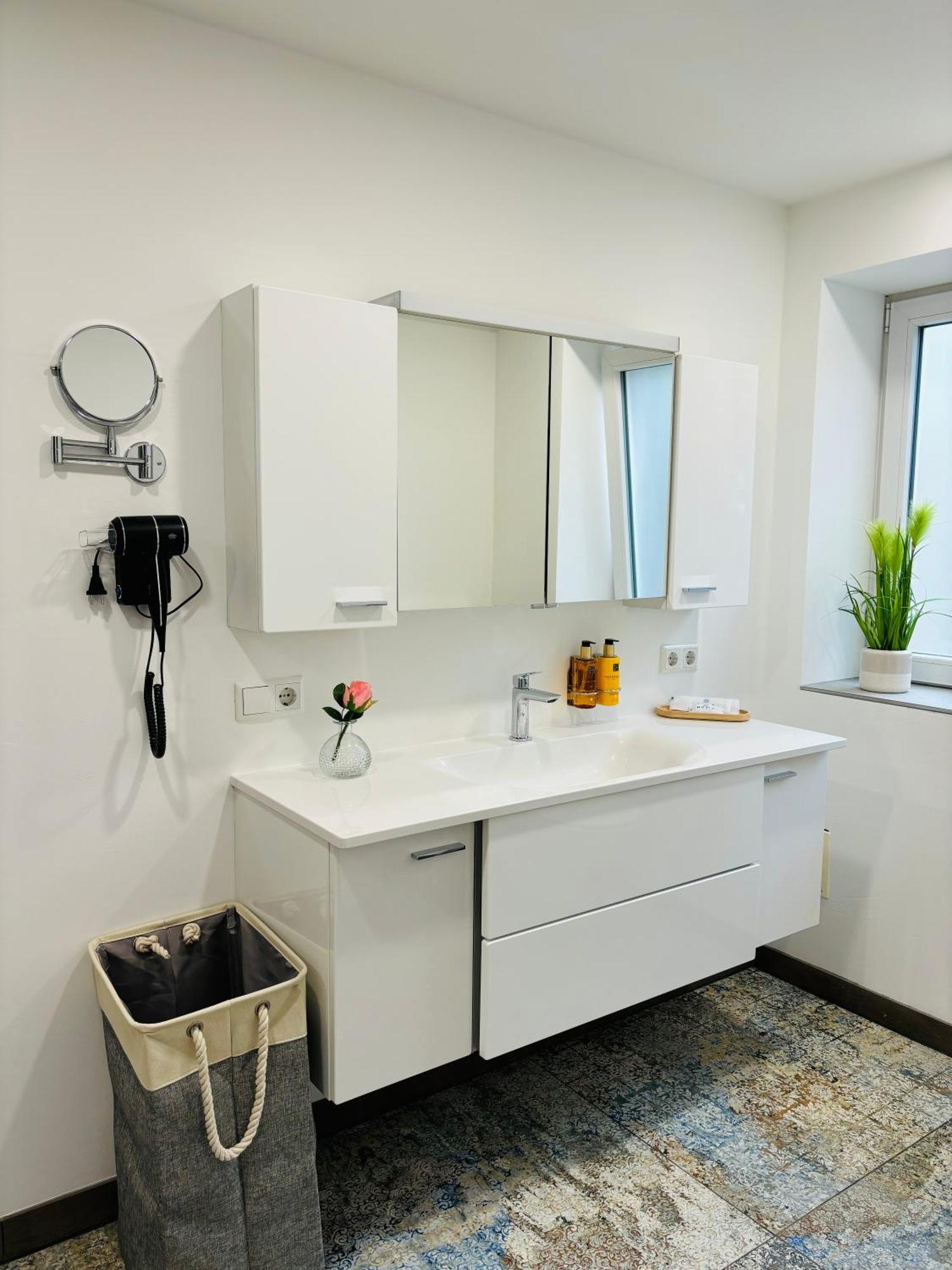 Apartmán Jacuzzi Terrasse 55' Tv Kueche Regendusche Bad Bellingen Exteriér fotografie